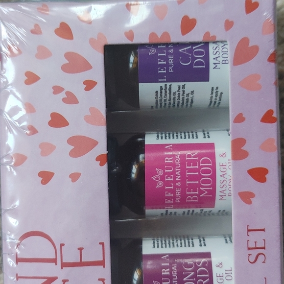 Lefleuria Pure and Natural Love and Romance Massage Body Oil Set - Picture 5 of 13